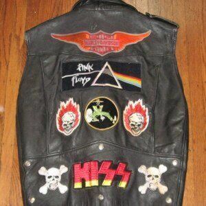 Vintage ACDC Kiss VIP Pink Floyd Harley Davidson Patches Pins Black Leather Vest
